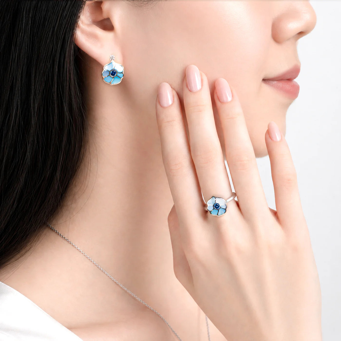 Windmill Grace Stud Earrings Blue