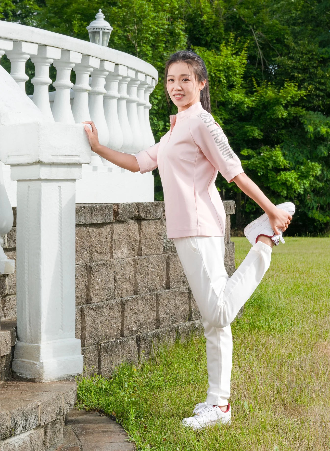 Women's Artist Fashion Short-Sleeve Zip-Up Light Pink