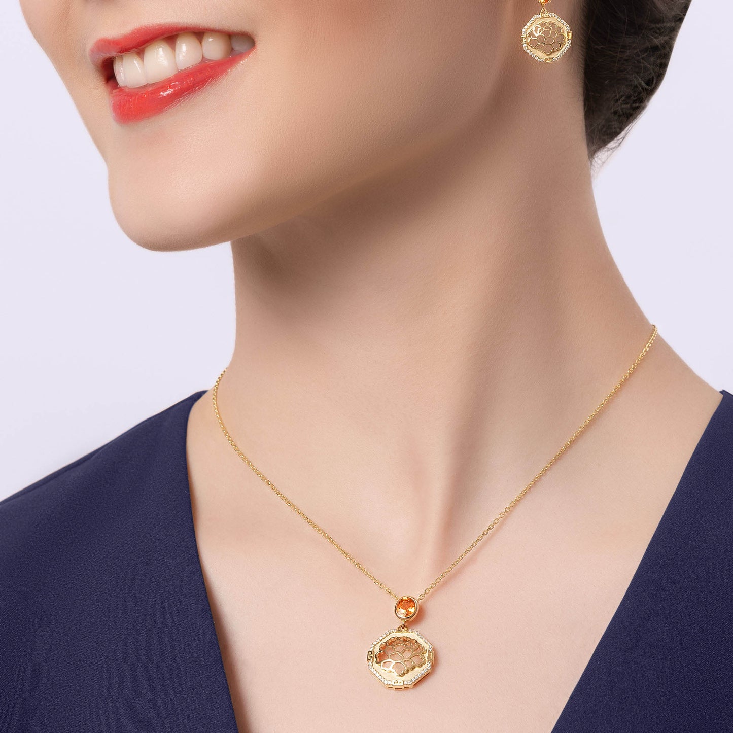 The Tang Elegance Necklace  18kt Yellow Gold with Spessartite Garnet