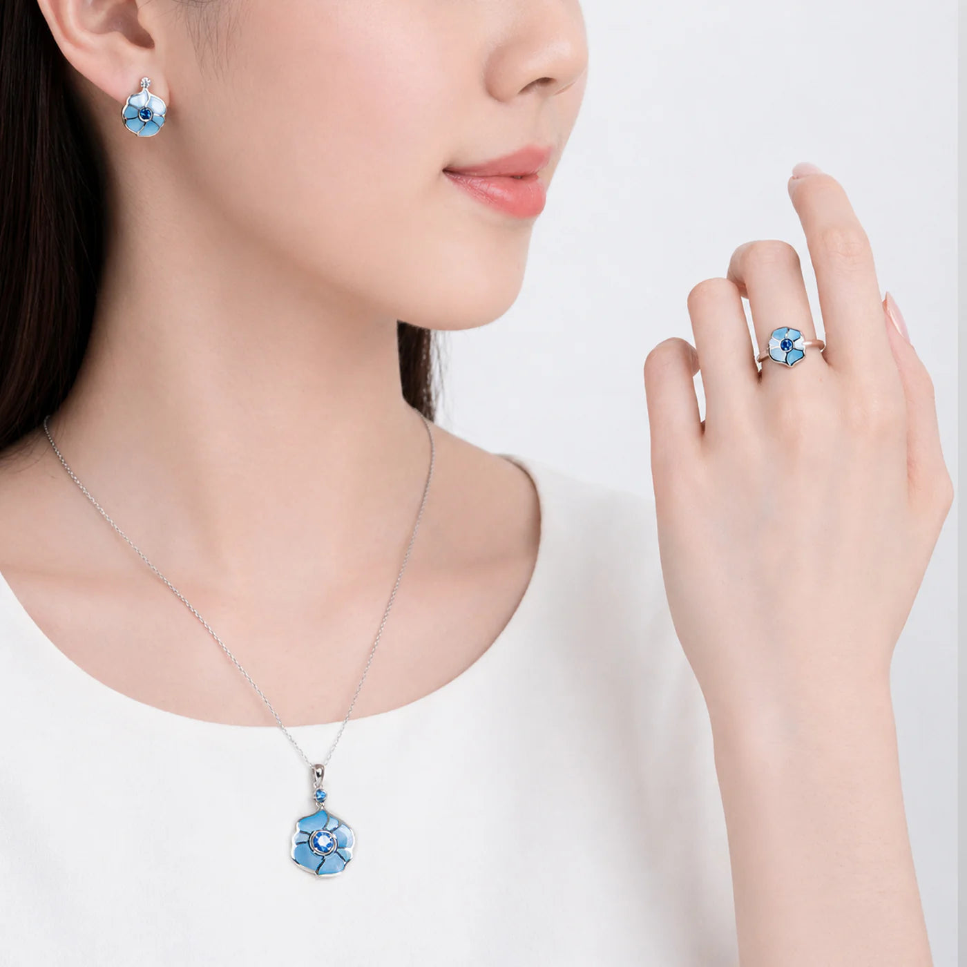 Windmill Grace Stud Earrings Blue